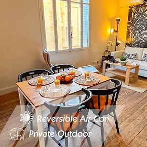 Ac - Private Exterior - Au Pied Du Palais Des Papes! , Avignon France