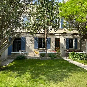 Maison De Caractere Avec Jardin Arbore En , Avignon France